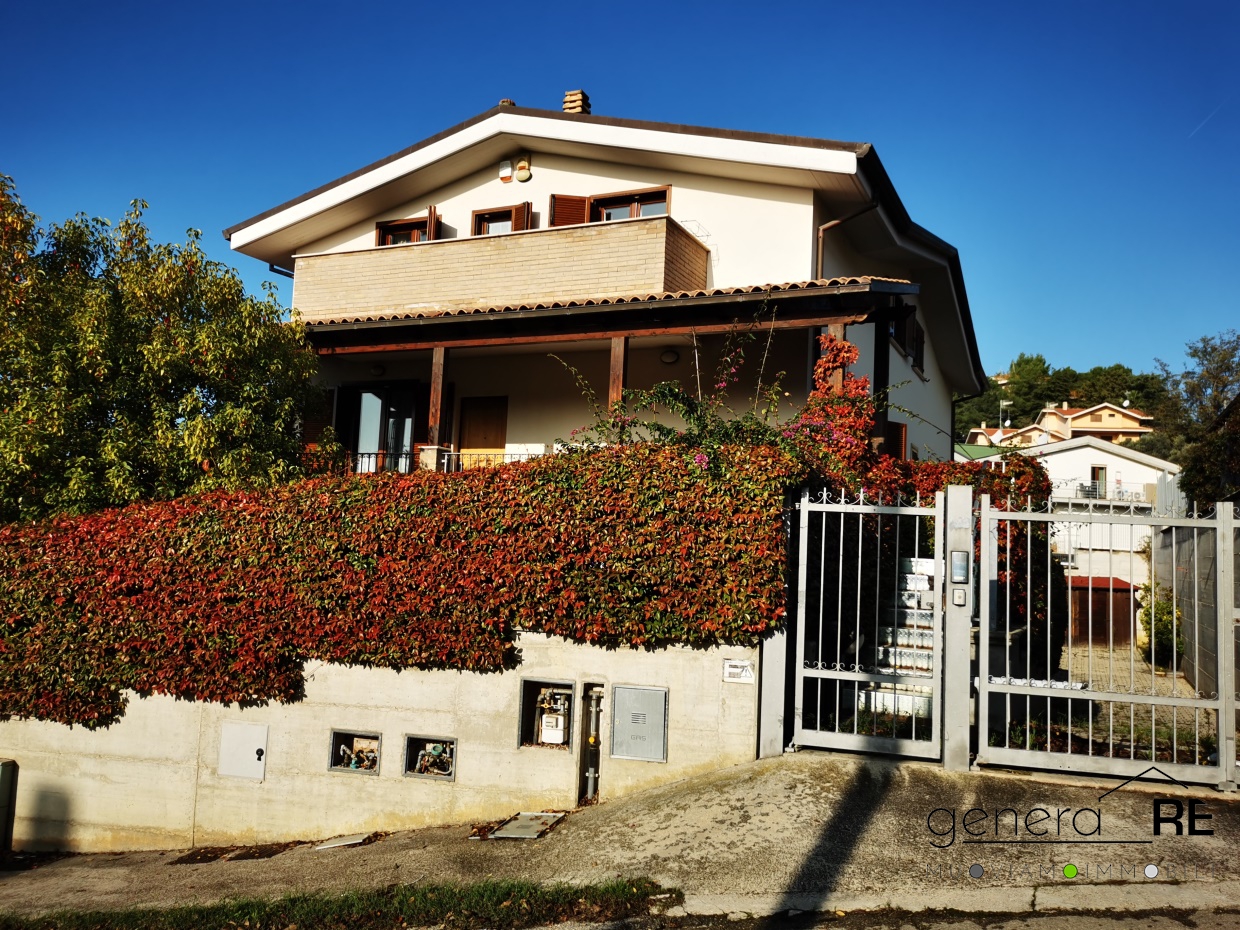 villa in Strada Chiappinello a Montesilvano